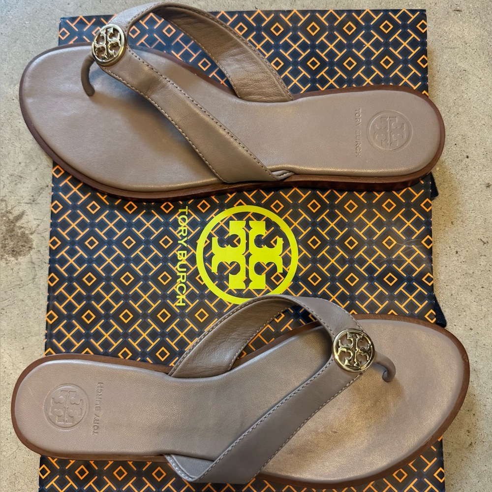 Tory Burch Benton calf leather sandals 8 grey thong classic flip flops